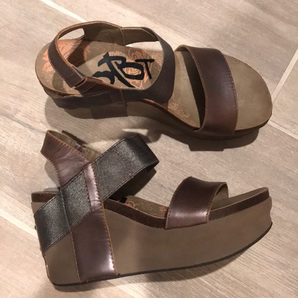 Shoes - OTBT BUSHNELL WEDGE SANDAL